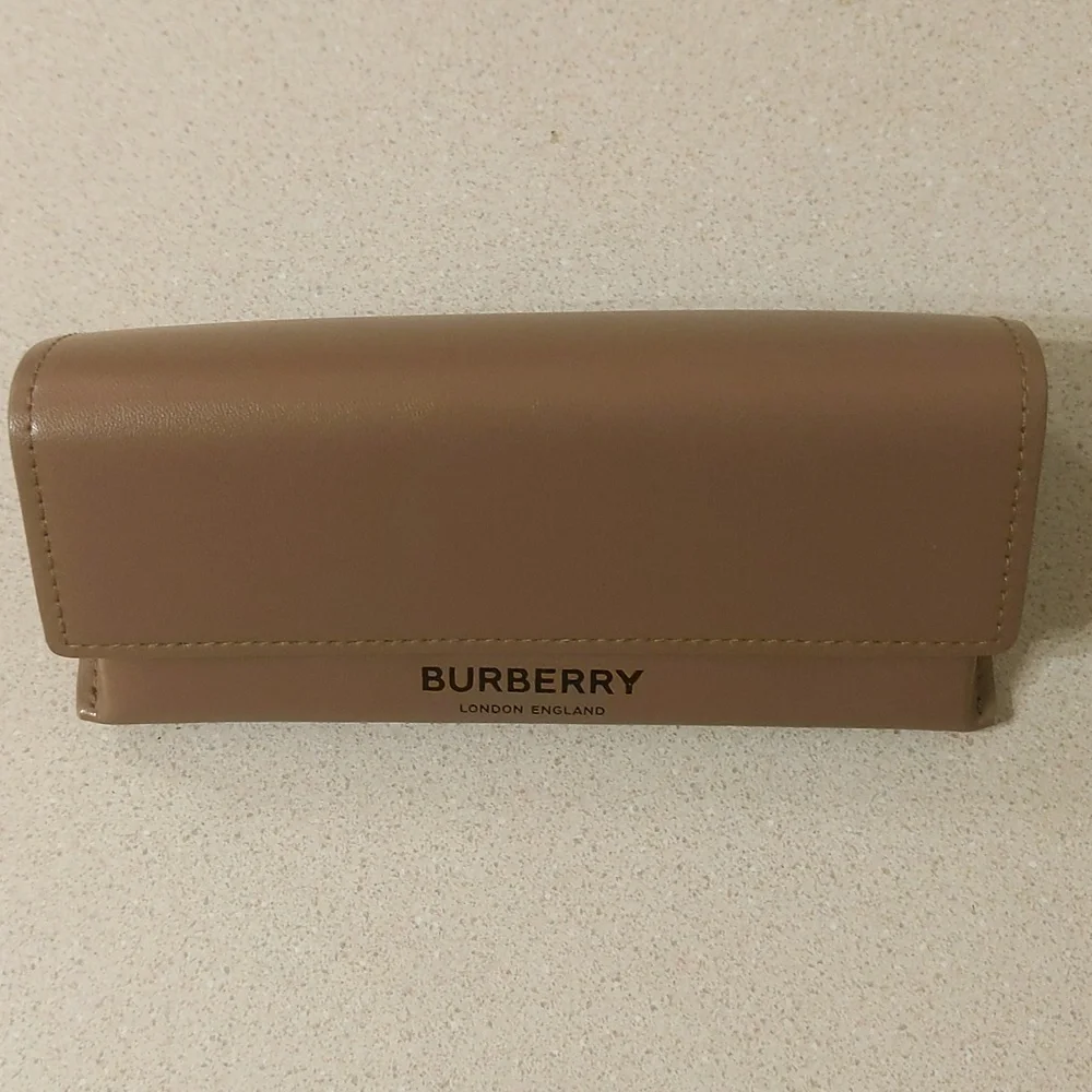 Burberry Bundle - Glasses case, lens cloth, & box
